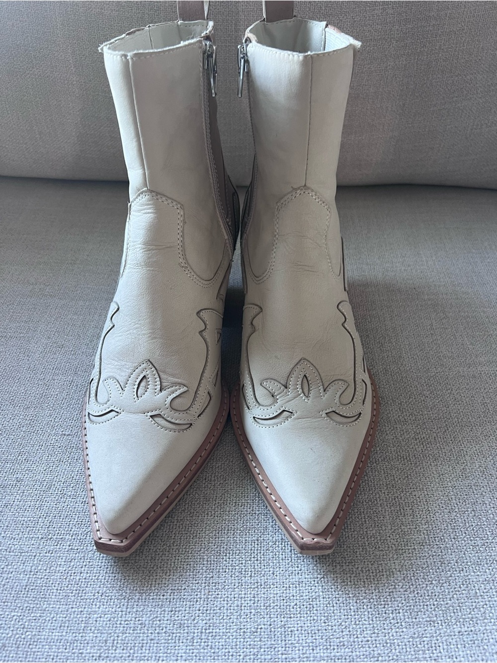 Dolce Vita Ramson Cream Pointed Western Ankle Boots - EUC 8.5
